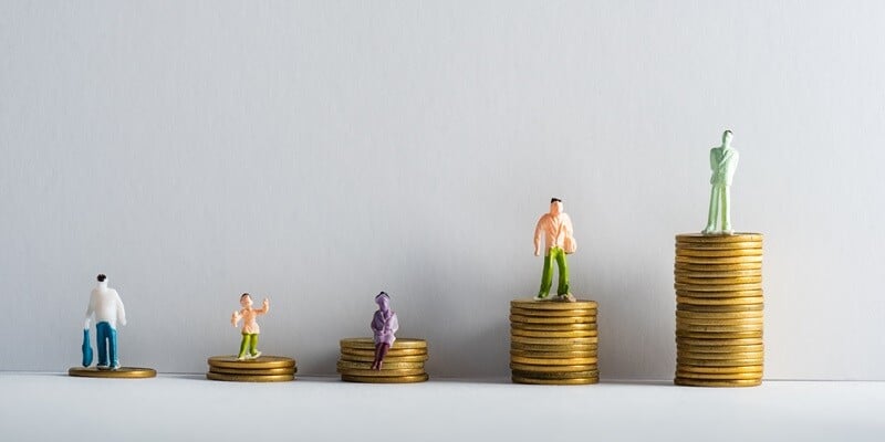 cost per acquisition - figurines on top of piles of coins